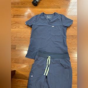 Figs scrub set